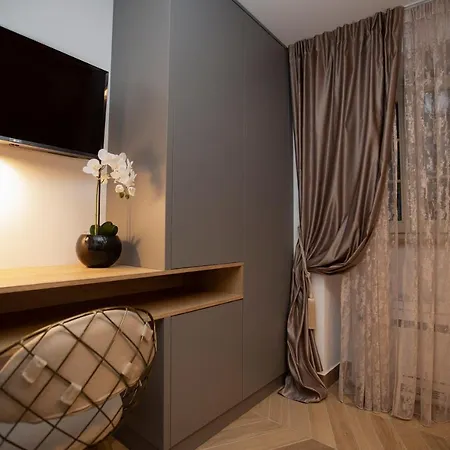 Luxury Lilly 2 Apartment Split
