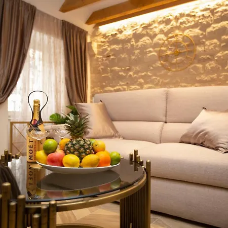 Luxury Lilly 2 Apartment Split