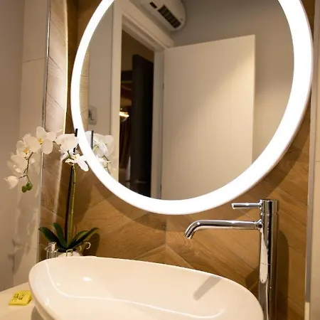 Luxury Lilly 2 * Σπλιτ